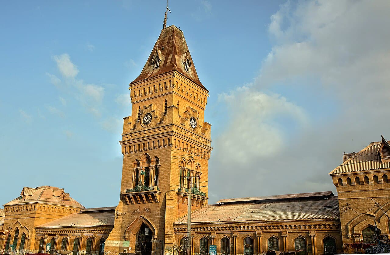 Saddar Karachi mein Empress Market ki tareekhi imarat